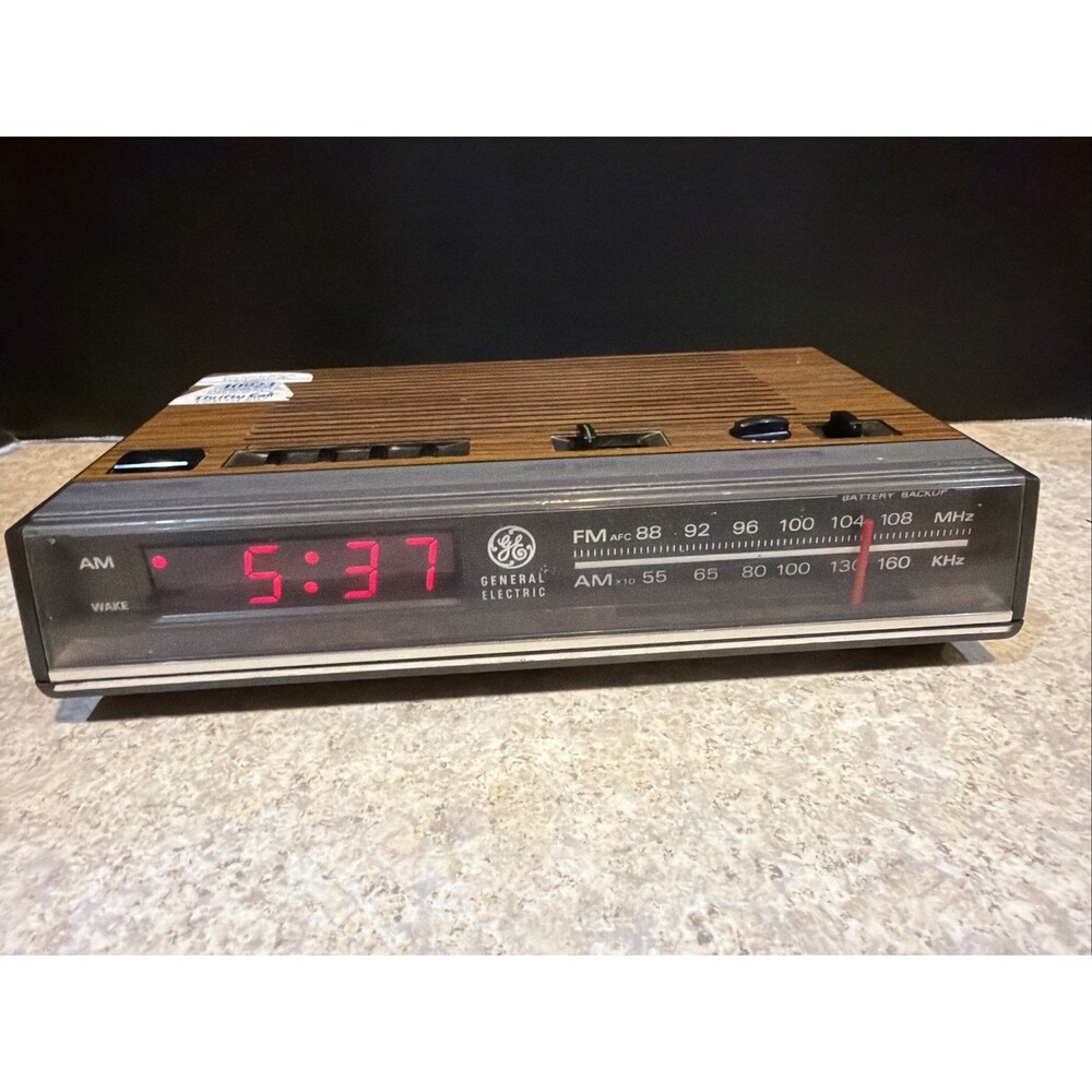 Vintage General Electric GE AM/FM Alarm Clock Radio Model 7-4624B Wood Grain
